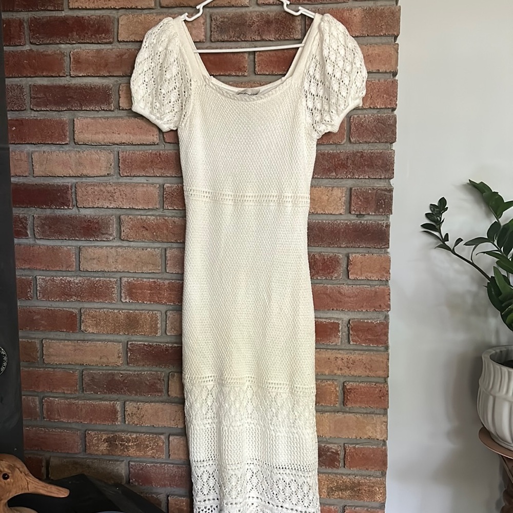 FRESHMAN1996 (xs) white crochet lined dress w/ puff sleeves